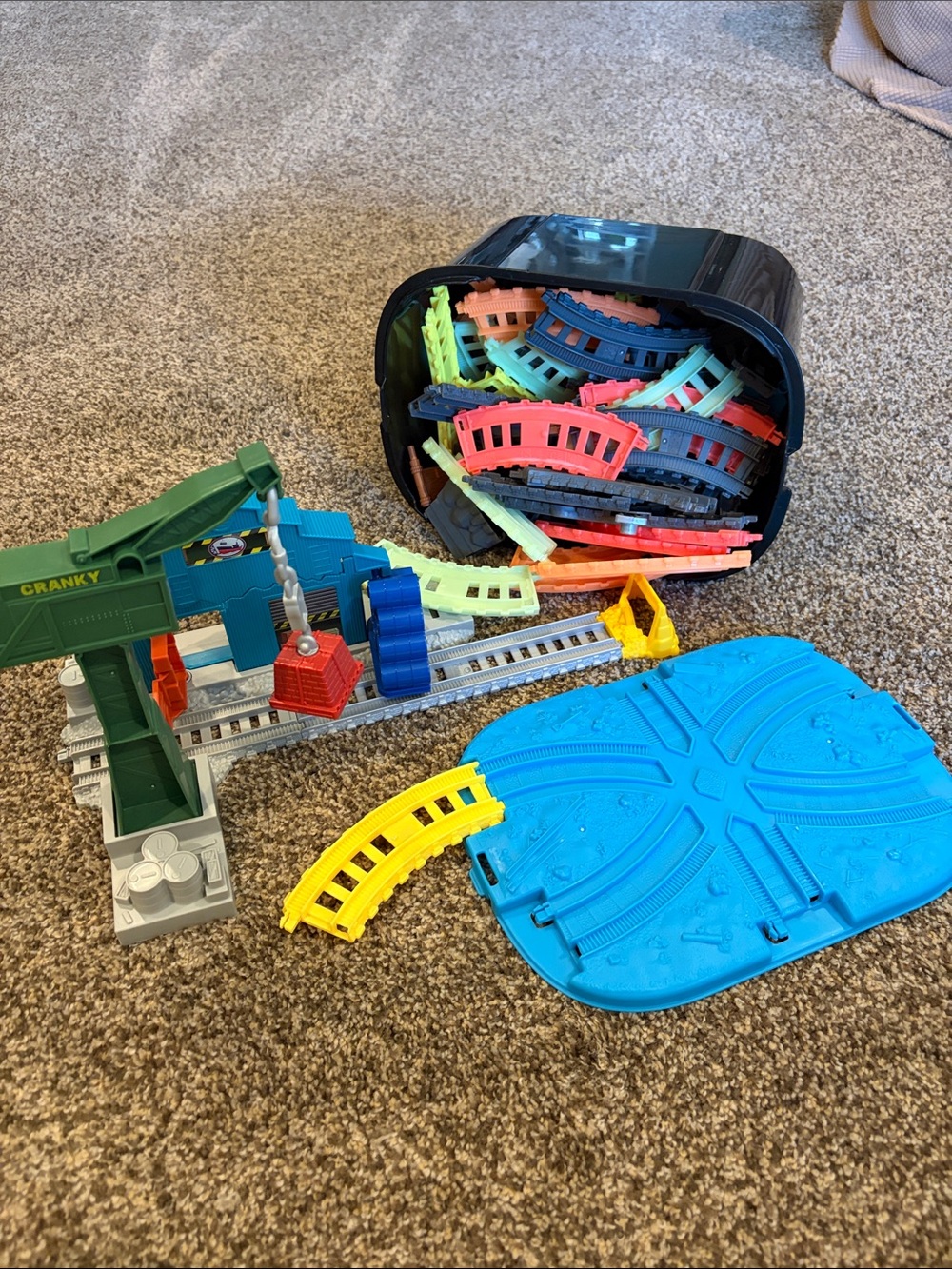 Thomas & Friends Cranky Crane Playset with Multicolor Track Pieces